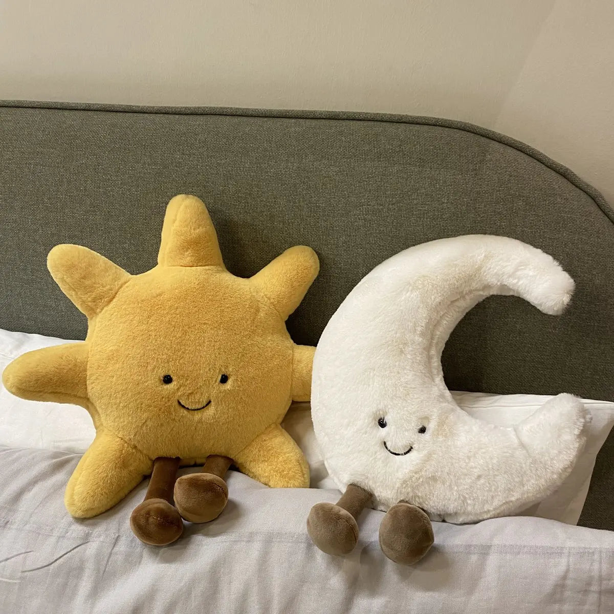 Entzückendes Lächeln Gesicht White Moon Yellow Sun Plushie Gefüllte süße Cartoon Wetter Plüschtier Spielzeug für Kinder Schlafzimmer Dekor