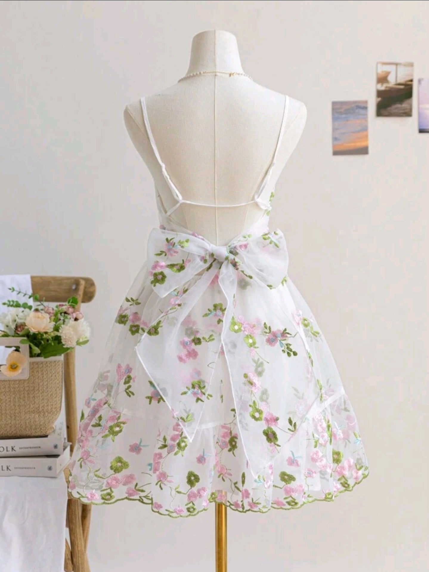 Damen Sommerkleid mit Blumen in Weiss