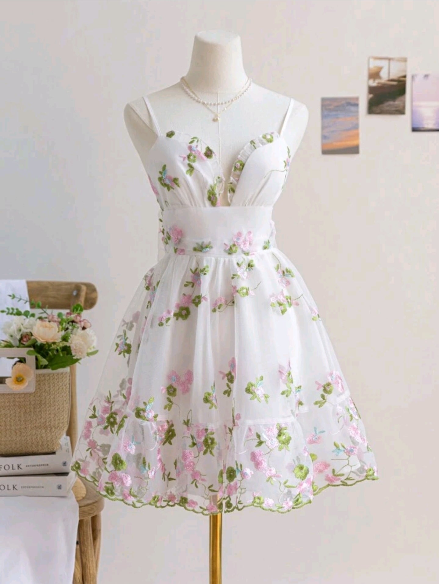 Damen Sommerkleid mit Blumen in Weiss