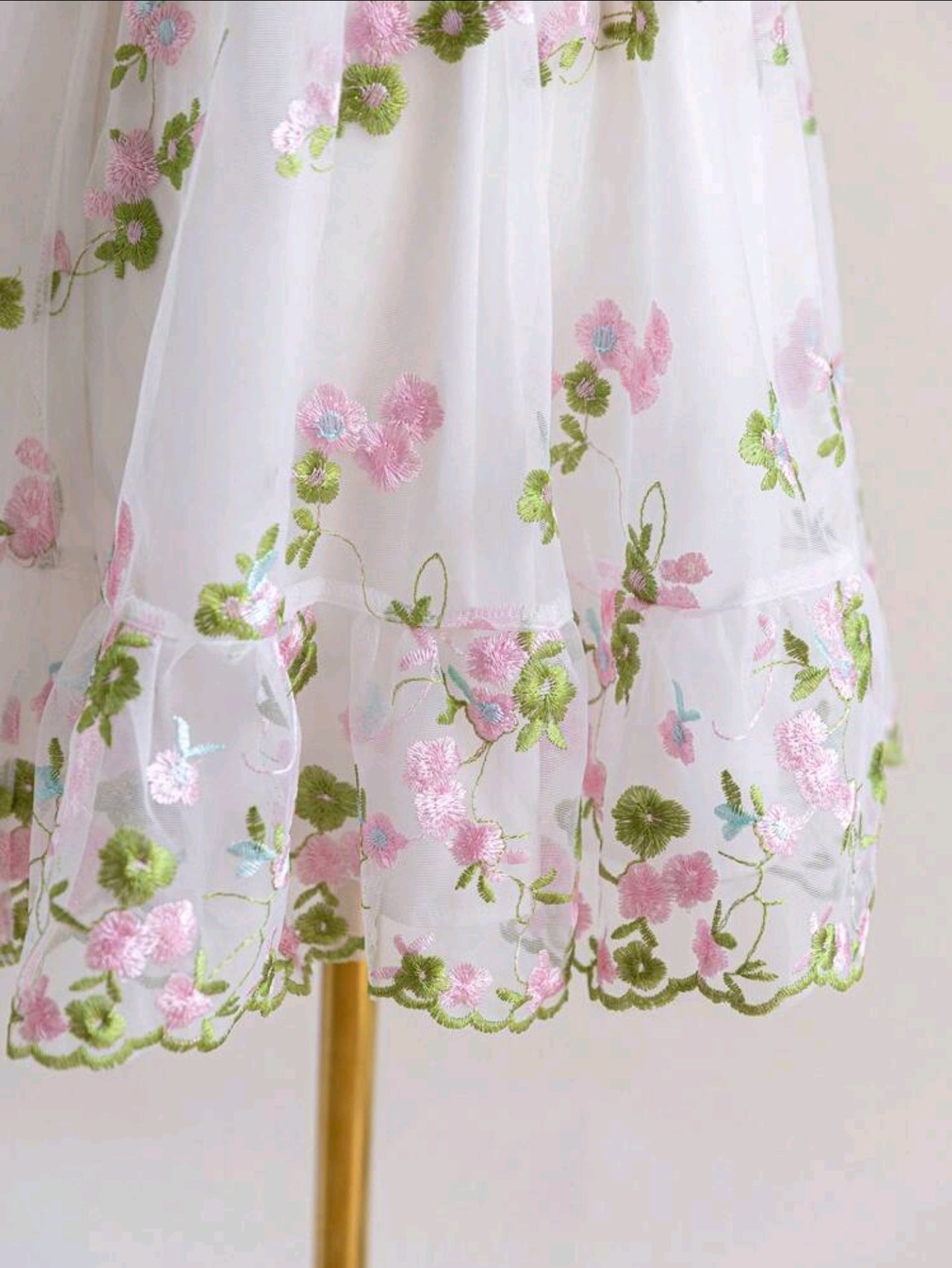 Damen Sommerkleid mit Blumen in Weiss