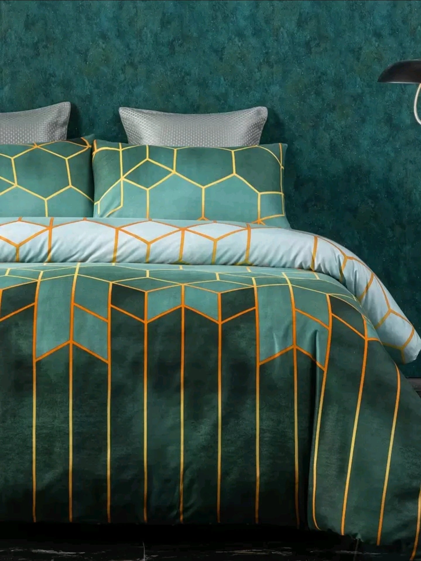 Fashionable bed linen set