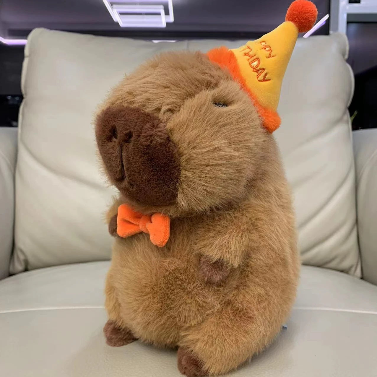 Capybara Plush Puppe niedlich Capibara Anime Fluffty Toy Kawaii Plushie Happy Birthday
