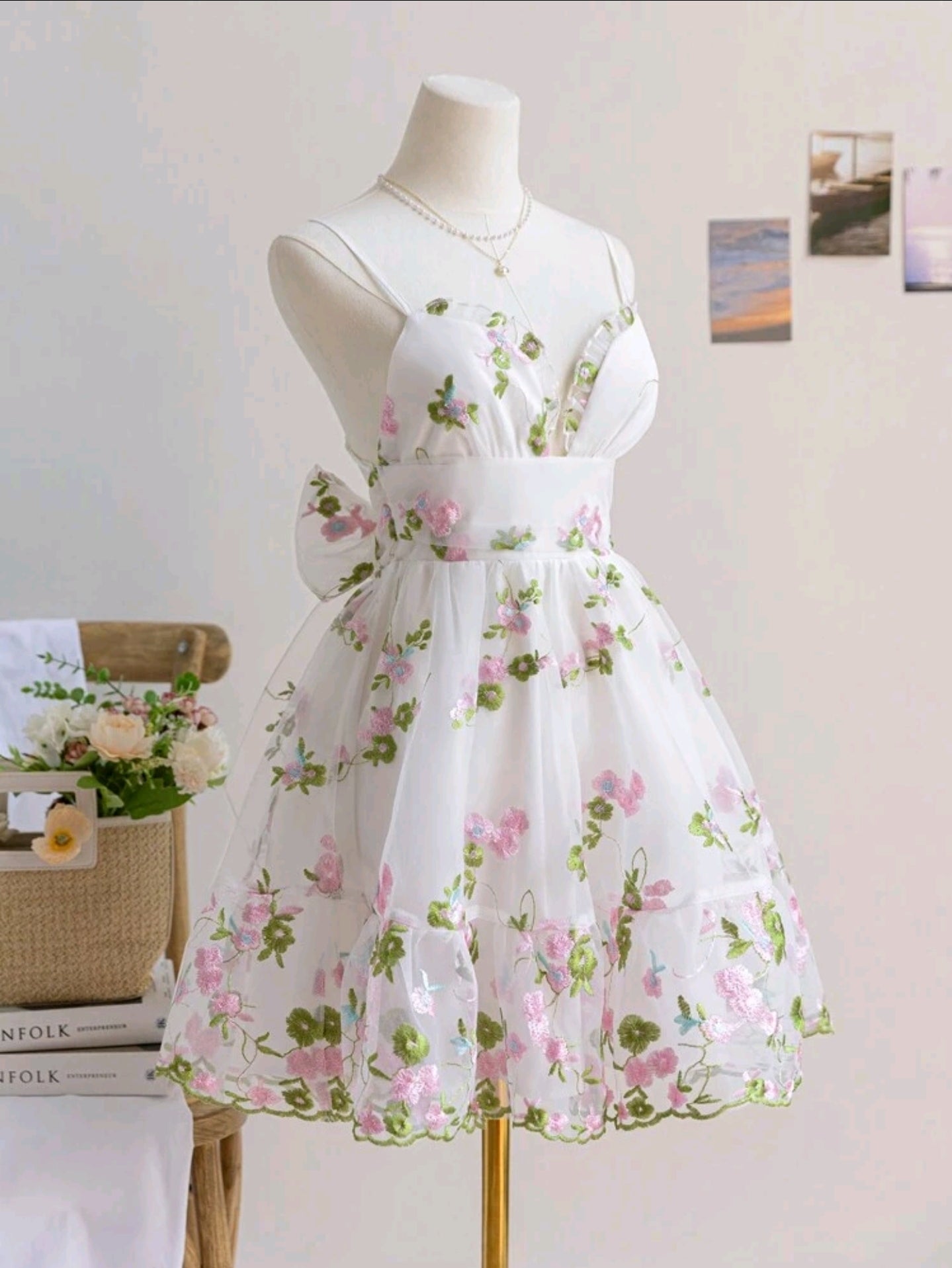 Damen Sommerkleid mit Blumen in Weiss